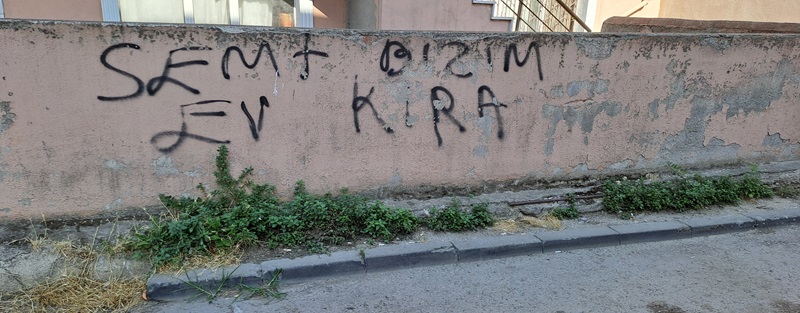 semt bizim ev kira duvar yazısı resmi